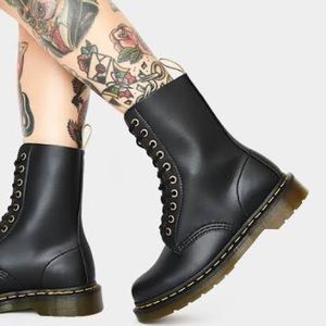 Dr. Martens 1490 10-Eye Black